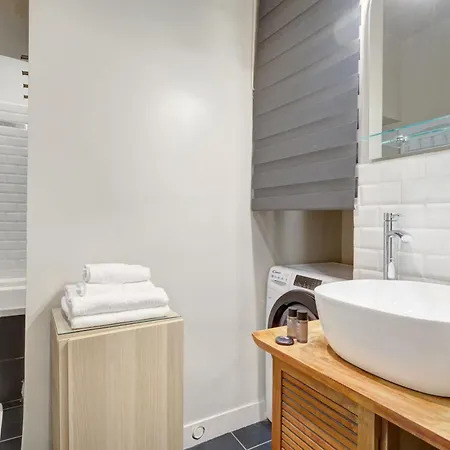 In Le Marais Apartment